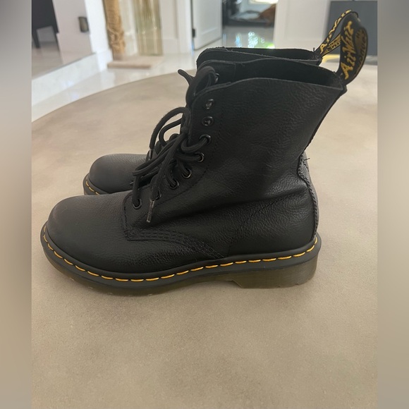 Doc Martens Pascal Boots, Size 7 - Picture 5 of 9